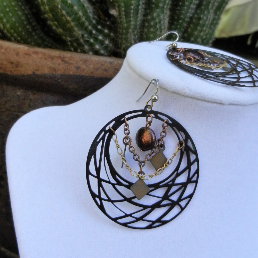 3/$15 Black Metal Hoop Pearl Earrings